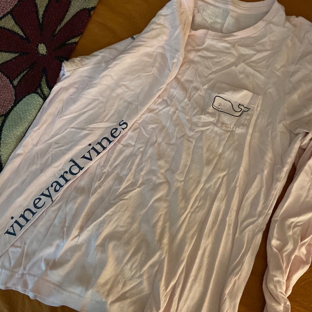 Long sleeve baby pink vineyard vines tshirt.